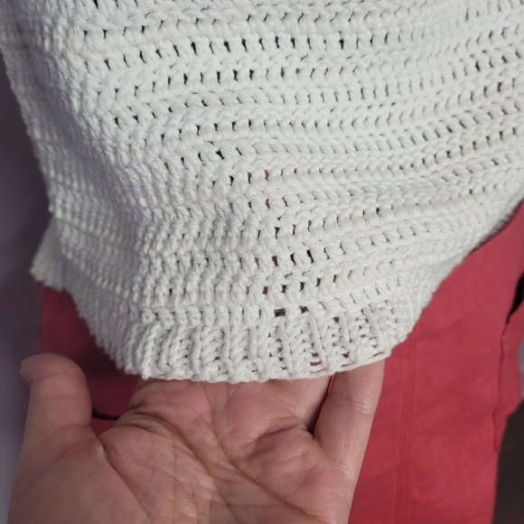 Hand knit white sleeveless top - Picture 4 of 10